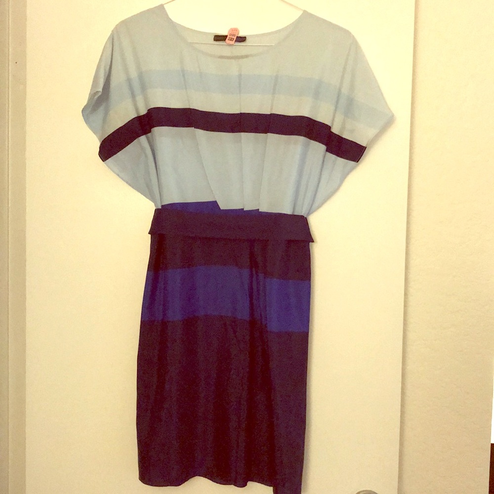 Very light dress with snap flat belt with loops